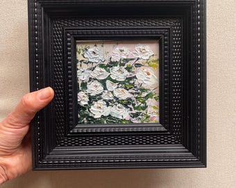 Mini pintura al óleo de rosas blancas: Decoración floral en miniatura para el hogar
