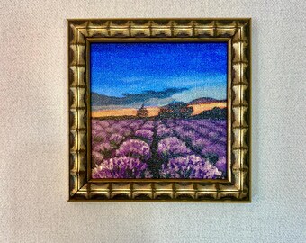 Minischilderij met de hand geschilderd lavendelveld acrylschilderij in gouden lijst minilandschap 10/10 cm