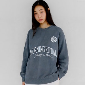 Morgen Ritual Sweatshirt Unisex, Matcha Liebhaber Rundhalsausschnitt, Geschenk für Matcha Latte Fans und Feinschmecker, Trendy Sweatshirt Cafe Fans, Komfortfarben