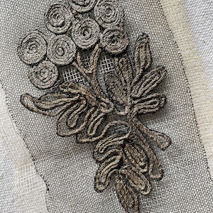 Applique antique en métal doré et argenté