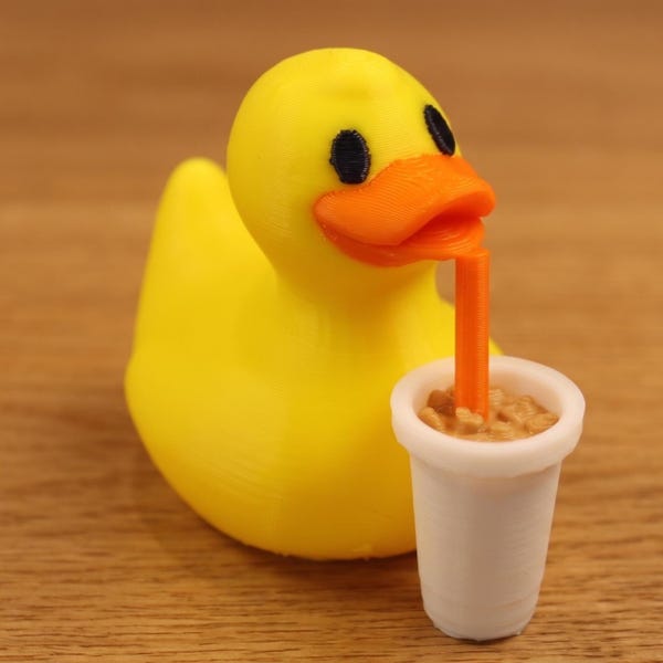 Decoración de escritorio con diseño de pato y café helado: ideal para oficinistas o para el salpicadero del coche.