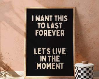 Let's Live in The Moment Black and Beige Wall Print - Ibiza Bunt Lustig Süß Geburtstag Kunst Geschenk Einzigartiges Funky House Musik Poster Songtexte