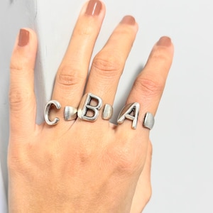 Anillo con letra personalizada, anillo con letra inicial en plata antigua, joyería con alfabeto ajustable, perfecto para apilar o usar a diario, MTR17