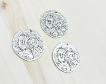 Antique Silver Plated Face Charms: Zamak Jewelry Supplies (1.20 inch)
