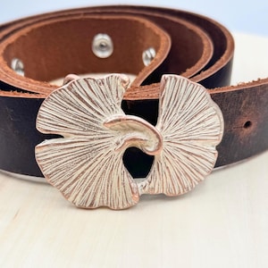 Ginkgo Leaf Belt Buckle: Rosa Perlmutt Nature Accessory