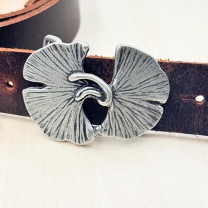 Boho Ginkgo Leaf Belt Buckle: Dark Silver Nature Accessory