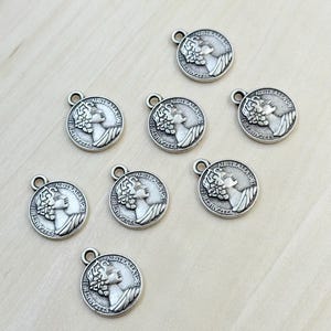 Queen Elizabeth II Charm: Antique Silver Medallion Pendants (10 pc, 0.5 inch)