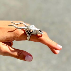 シルバーの鹿の角のリング：素朴な森のジュエリー、調節可能