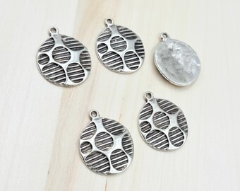 5 Antique Silver Plated Charms: Round Zinc Metal Alloy Pendants