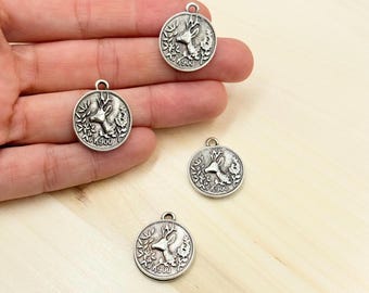 5 Antique Silver Deer Charms: Wildlife Pendant (0.80 inch)