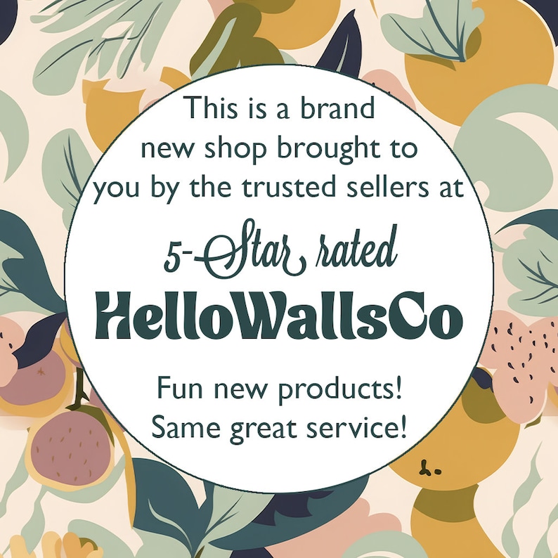 K&ouml;nnte beinhalten: Ein wei&szlig;er Kreis vor einem Hintergrund mit Blumenmuster. Der Kreis enth&auml;lt den Text: "This is a brand new shop brought to you by the trusted sellers at 5-Star rated HelloWallsCo Fun new products! Same great service!"
