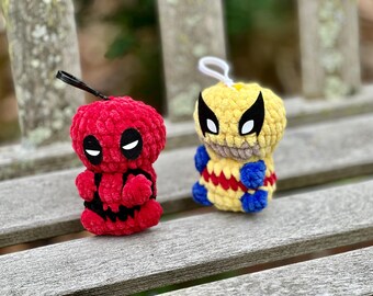 Peluche super-héros au crochet : sac à dos en laine chenille Buddy