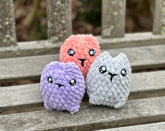 Peluche chaton au crochet, jouet chenille amigurumi, bas de Noël