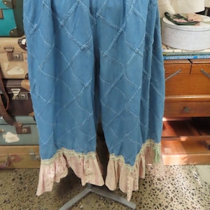 VINTAGE KITTY BLOOMERS.. leichtes Denim, geblümte und gestreifte Manschetten.. ooak shabby chic