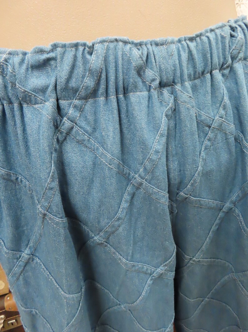 VINTAGE KITTY BLOOMERS.. funky patchwork, lichtgewicht denim.. , bloemen en gestreepte manchetten.. ooak shabby chic, 2xl plus size afbeelding 3