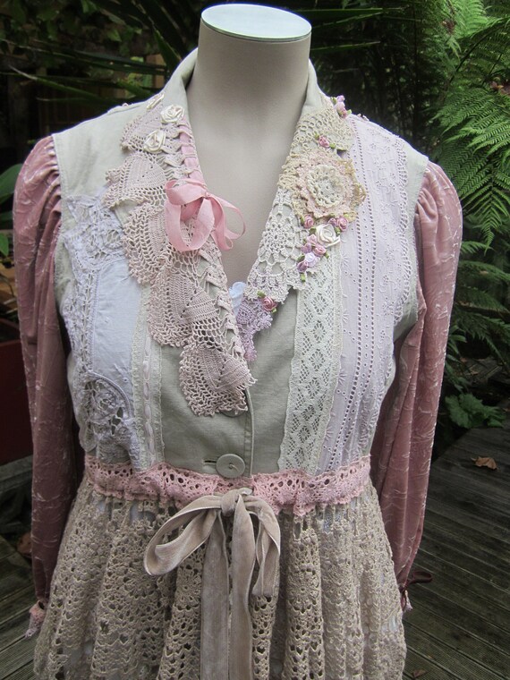 Items similar to romantic Vintage Kitty.. velvet, roses, lace, crochet ...