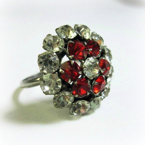 Vintage Red Rhinestone Ring - Size 8 - Cocktail Ring - Costume Ring - Dinner Ring - Uncas - 1950s