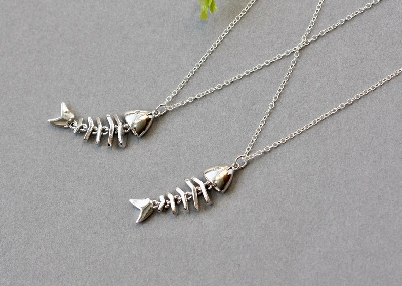 Collar con esqueleto de pez móvil: dije chapado en plata u oro. imagen 6