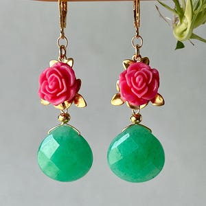 Pendientes de rosa roja rubí: crisoprasa y dijes de pan de oro