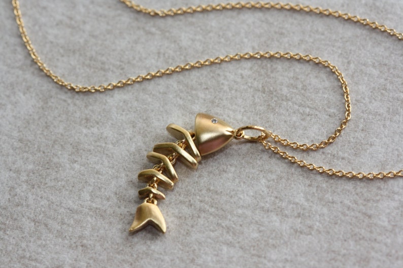 Collar con esqueleto de pez móvil: dije chapado en plata u oro. imagen 9