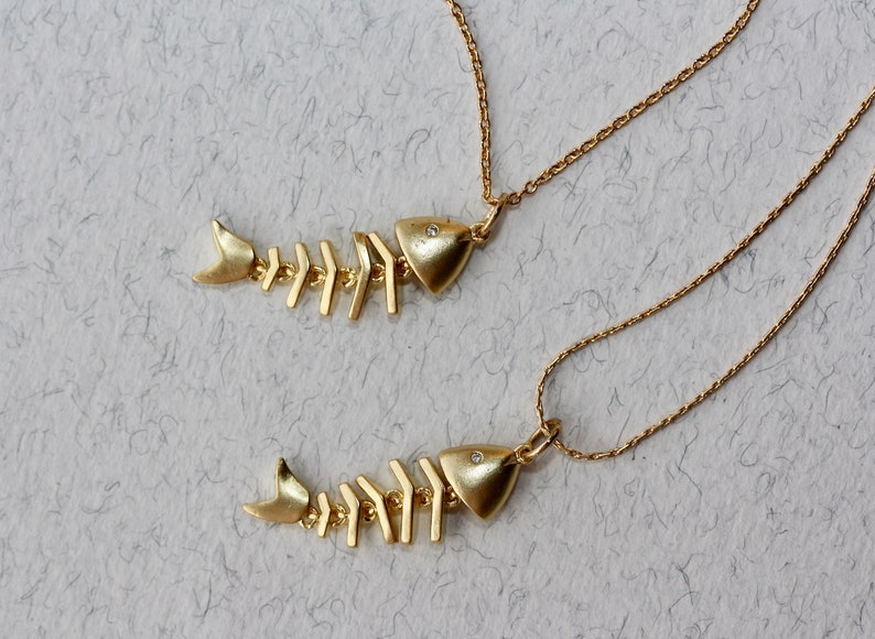 Collar con esqueleto de pez móvil: dije chapado en plata u oro. imagen 2