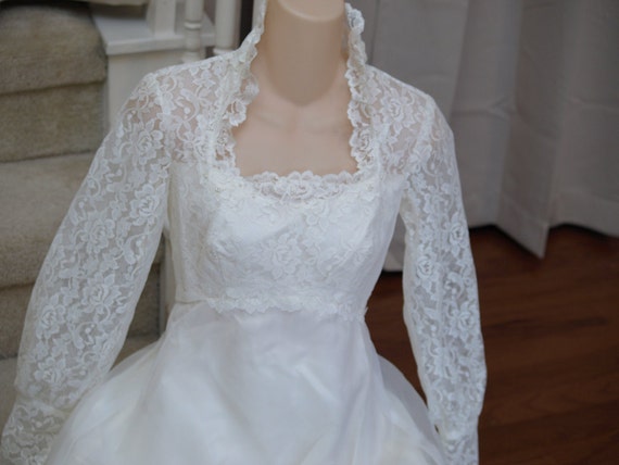 Ruffles & Lace - Retro Wedding Gown