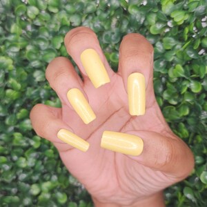 Zachtgele nagellak: witte glans, handgemaakte indielak