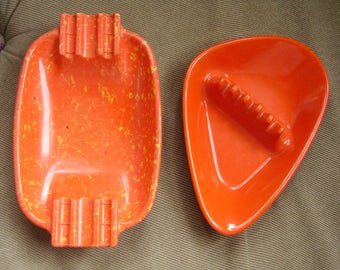 Pair of Mid Century melamine ashtrays, Anholt & Irwin Willert, USA