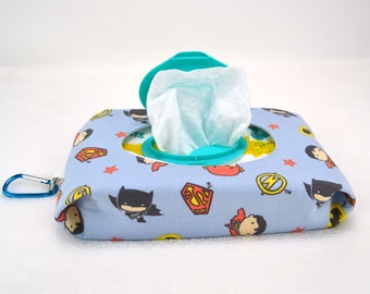 Porte-lingettes pour bébé Super Heroes bleu pour emballages de lingettes douces - Pochette rechargeable à fermeture éclair - Accessoire de sac à langer - Pochette pour lingettes humides