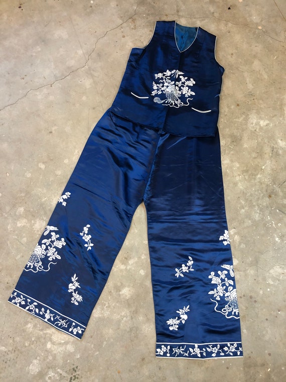 1920's | 1930's Blue & White Chinese Embroidered S