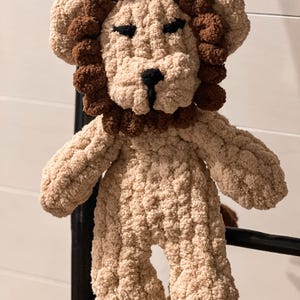 Handgestrickter Löwe &#39;Zara&#39;, Kuscheltier, Baby, Mädchen, Junge, Geburtstag, Baby Party, Geschenk, weich, Handgestrickt
