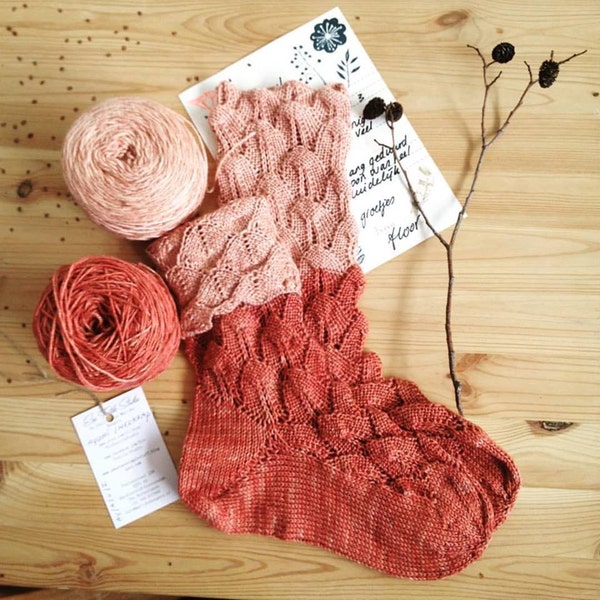 two colors handdyed and plantdyed sock yarn together 100 gram, 425 meter