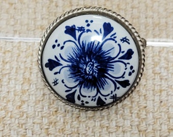 Delft Pin Brooch Silver Blue White Flower