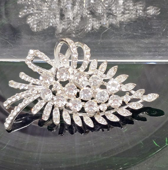 Statement Rhinestone Brooch Leaf Very Sparkly! Mi… - image 3