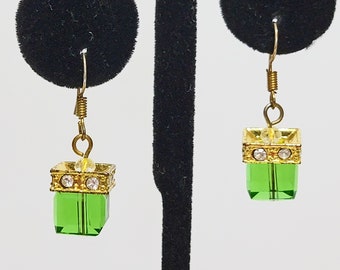 Gorgeous Emerald Green Dangle Earrings Gold Metal Crystal Rhinestones Cubes