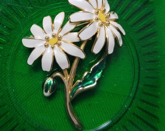 Pin Brooch Daisy Flowers Joan Rivers Gold White Green Playful Sexy Beautiful!