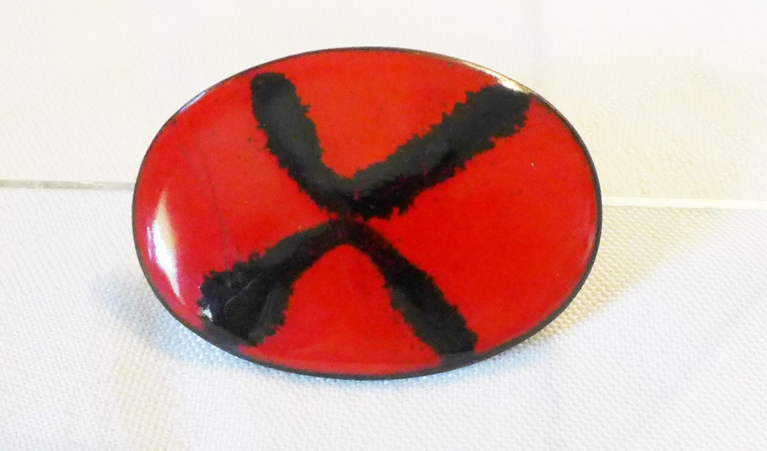 Broche Ancienne En Laiton émaillé Rouge Et Noir - Style Art Nouveau - France Antique
