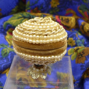 Footed Real Eggshell Ring Box Casket Faux Pearls Gold Chain image 1