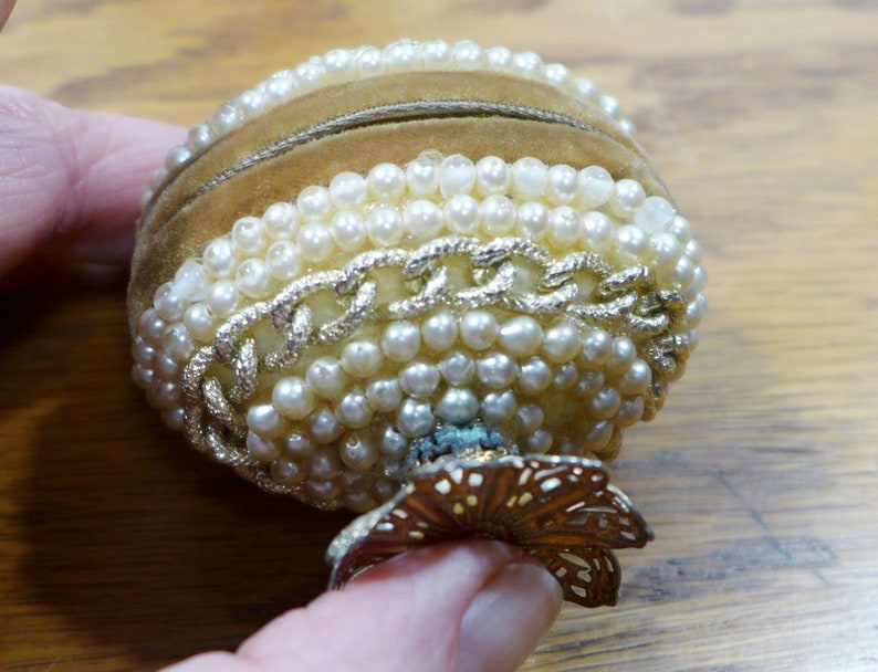 Footed Real Eggshell Ring Box Casket Faux Pearls Gold Chain image 5