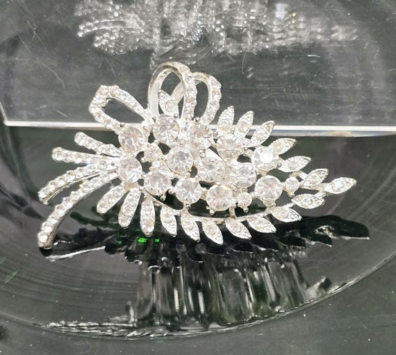 Statement Rhinestone Brooch Leaf Very Sparkly! Mi… - image 1