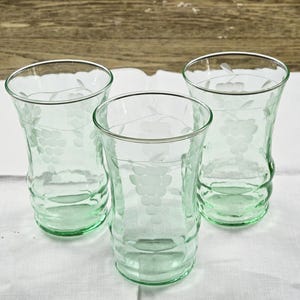 Set Green Depression Glass Glasses Wheel Cut Delicate Beautiful 1930&#39;s