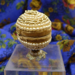 Footed Real Eggshell Ring Box Casket Faux Pearls Gold Chain image 3