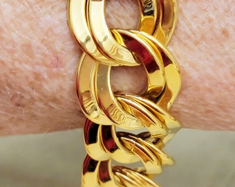 Monet Gold Link Bracelet Elegant and Beautiful