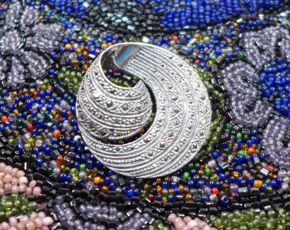 Sterling Silver Marcasite Swirl Brooch: Midcentury Elegant  display picture 1