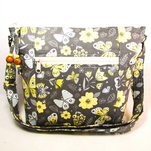 Monedero cruzado de tela lavable con diseño de mariposas de primavera, bolso artesanal con cremallera fácil de tirar, llavero incorporado, monedero liviano, envío rápido y gratuito a EE. UU.