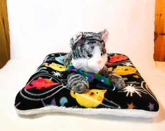 Washable Bed for Cats Soft Sherpa and Fleece Beds for Kitties Fast Free Shipping US Gifts for Cat Lovers Reversible Pet Bed