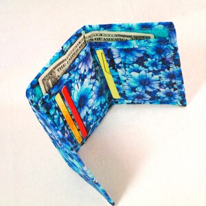 Portefeuille en tissu pour femmes Snap Close Lavable Turquoise Floral Billfold Cadeaux pour femmes et filles Porte-carte de crédit Livraison gratuite rapide aux États-Unis image 5