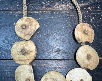Vintage Nepal Conch Shell Halsband – Handgjort Himalaya Tribal Statement Halsband | Naturliga Snäcksmycken | Etniskt Boho Samlarobjekt (Y0936)