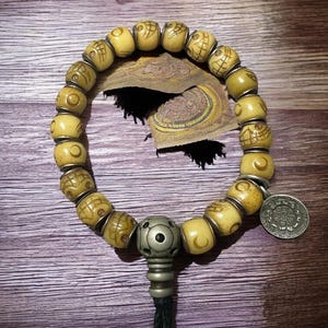 Traditional Buddhist Prayer Beads-Hand-Carved Tibetan Yak Bone Mala Bracelet
