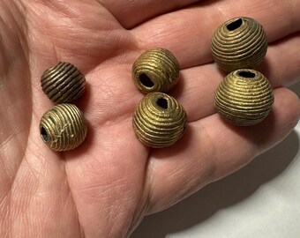 Perline rotonde in ottone africano fatte a mano: gioielli tribali Ashanti